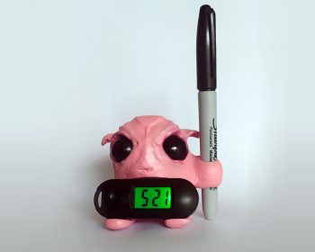 3D printed Star Atlas PURI Pen Holder with removable clock