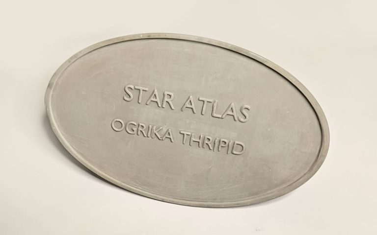A 3D printed Star Atlas Orgika Thripid model (underside of stand)